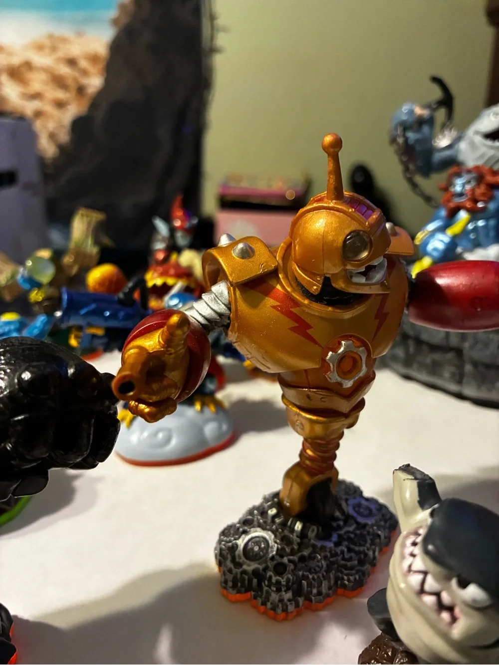 #448|Sky landers Fantasy figures 4 giants, 9 Action Figures w base, need disc